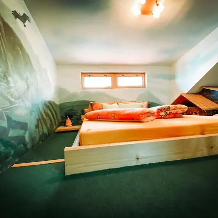 Svet Πανσιόν Úžice
